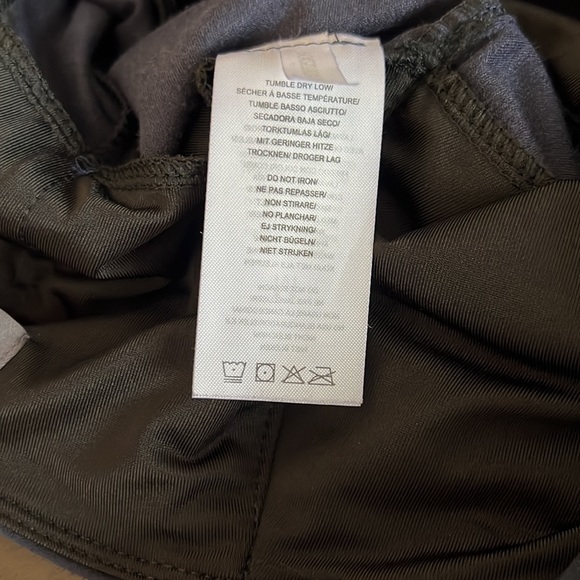 LYSSE Hi Waist Lt Wt Vegan Suede Legging (28.5" Inseam) In True Navy. - Picture 9 of 12